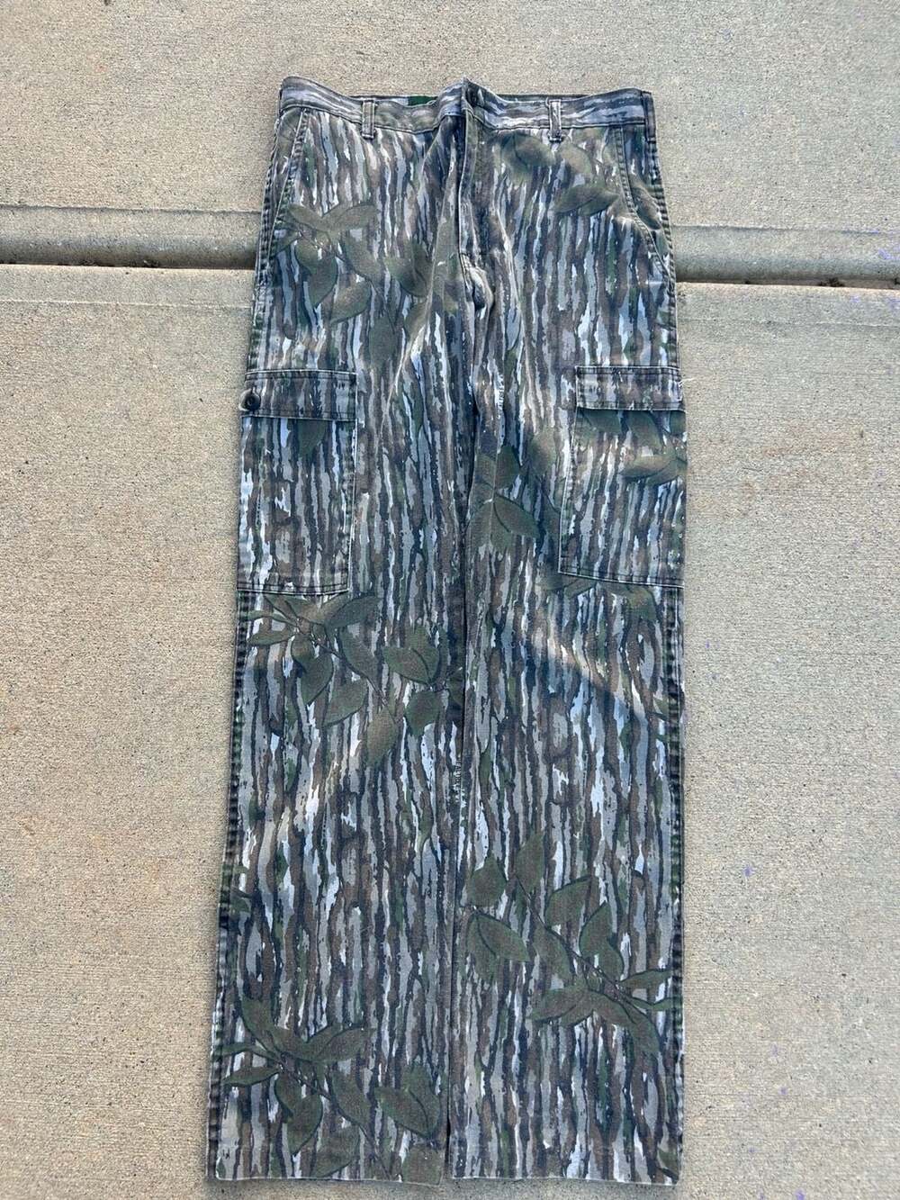 Vintage Bass Pro Shops Realtree Bark Camo Cargo Hunting Pants